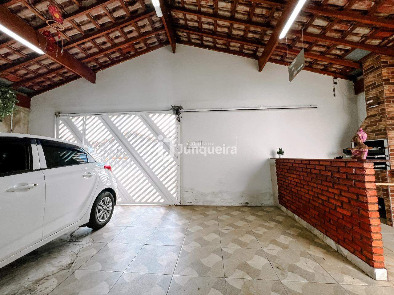 Casa à venda, 2 quartos, 2 vagas, no bairro Conjunto Habitacional Água Branca em Piracicaba - SP