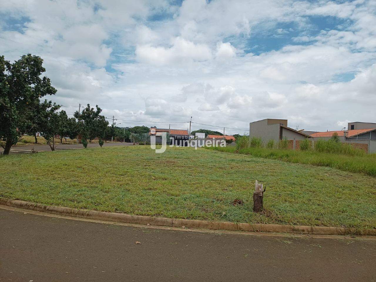 Terreno à venda, no bairro Jardim São Francisco em Piracicaba - SP