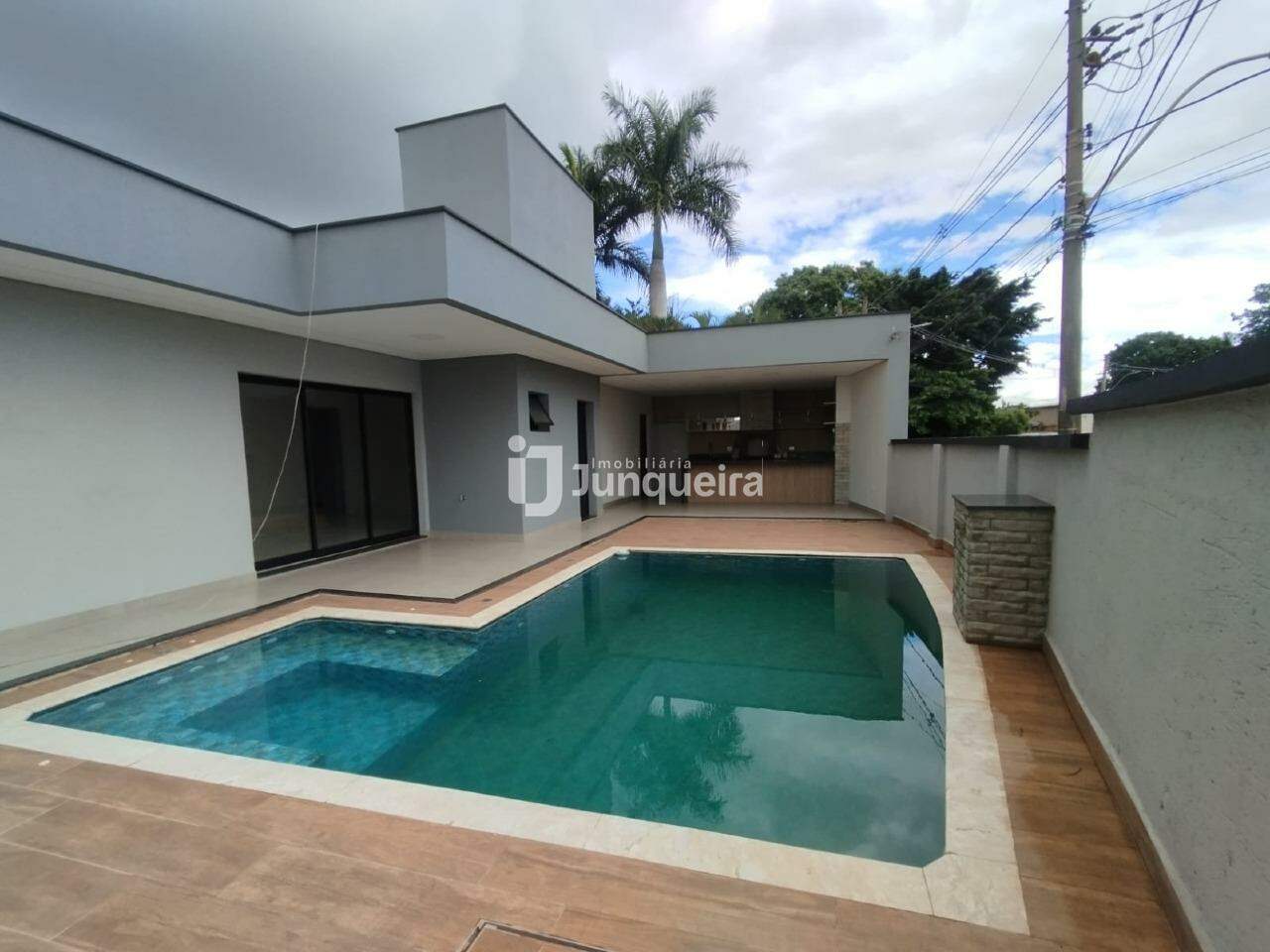 Casa à venda, 3 quartos, sendo 1 suíte, 3 vagas, no bairro Perdizes em Piracicaba - SP