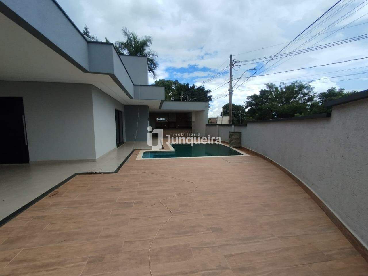 Casa à venda, 3 quartos, sendo 1 suíte, 3 vagas, no bairro Perdizes em Piracicaba - SP