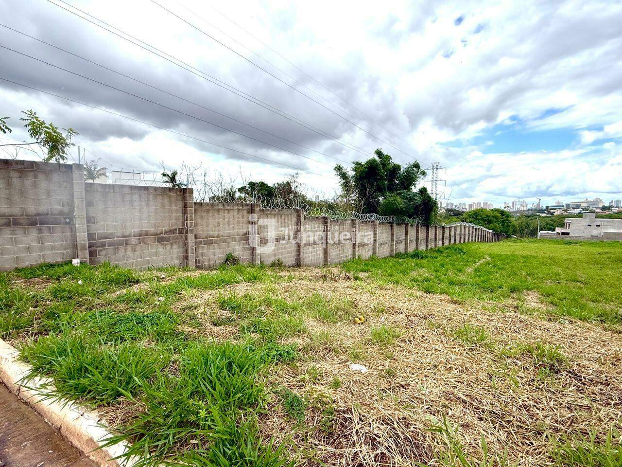 Terreno em Condomínio à venda no Terras do Sinhô III, no bairro Terras do Sinhô lll em Piracicaba - SP