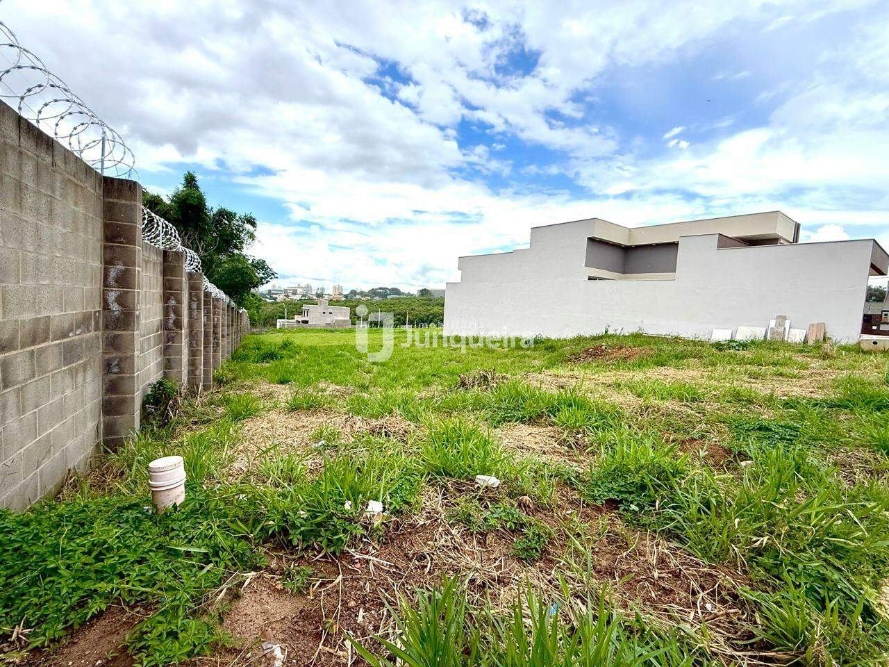 Terreno em Condomínio à venda no Terras do Sinhô III, no bairro Terras do Sinhô lll em Piracicaba - SP