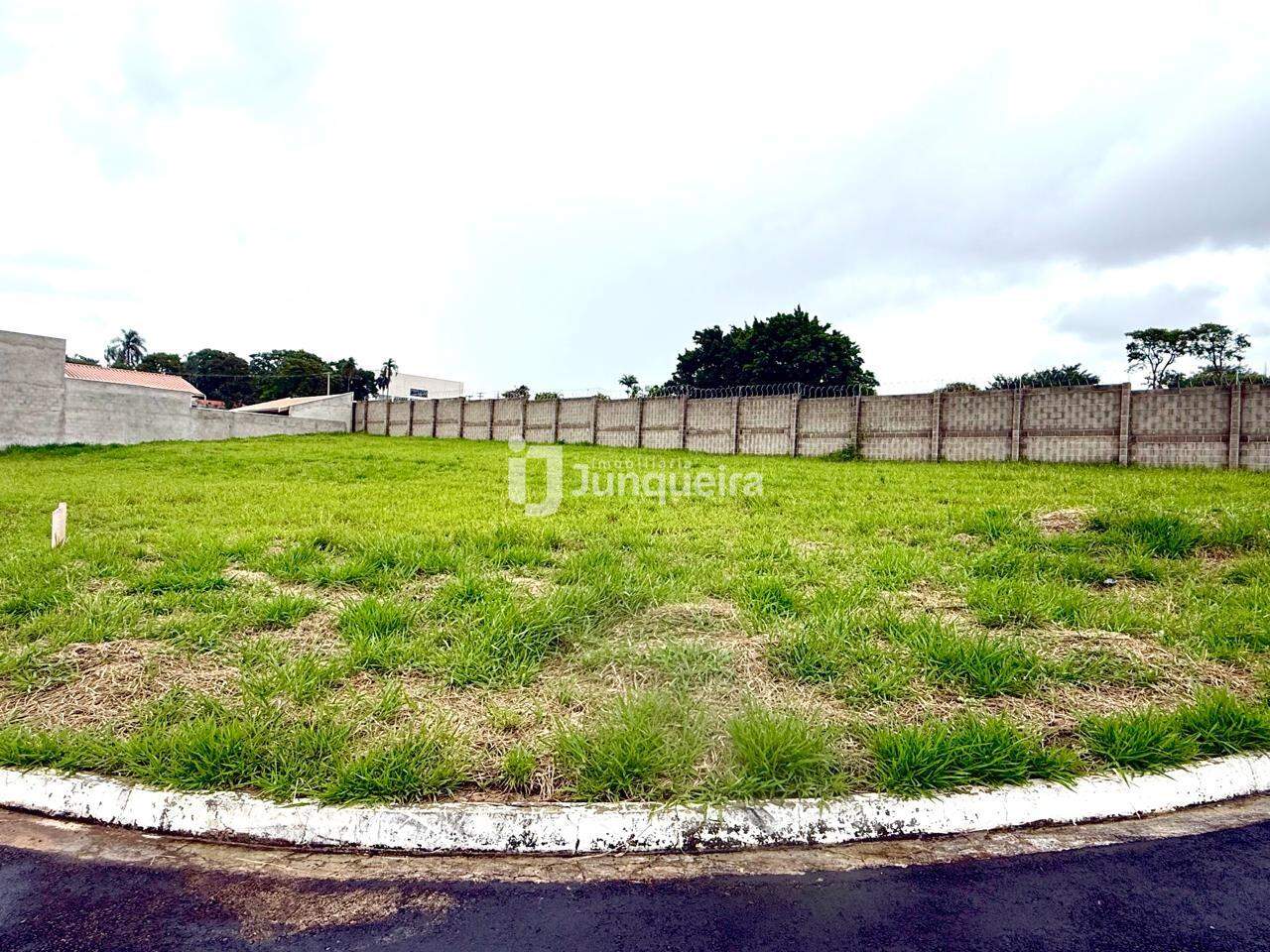 Terreno em Condomínio à venda no Terras do Sinhô III, no bairro Terras do Sinhô lll em Piracicaba - SP