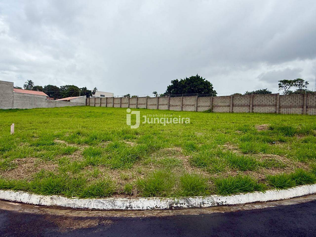 Terreno em Condomínio à venda no Terras do Sinhô III, no bairro Terras do Sinhô lll em Piracicaba - SP