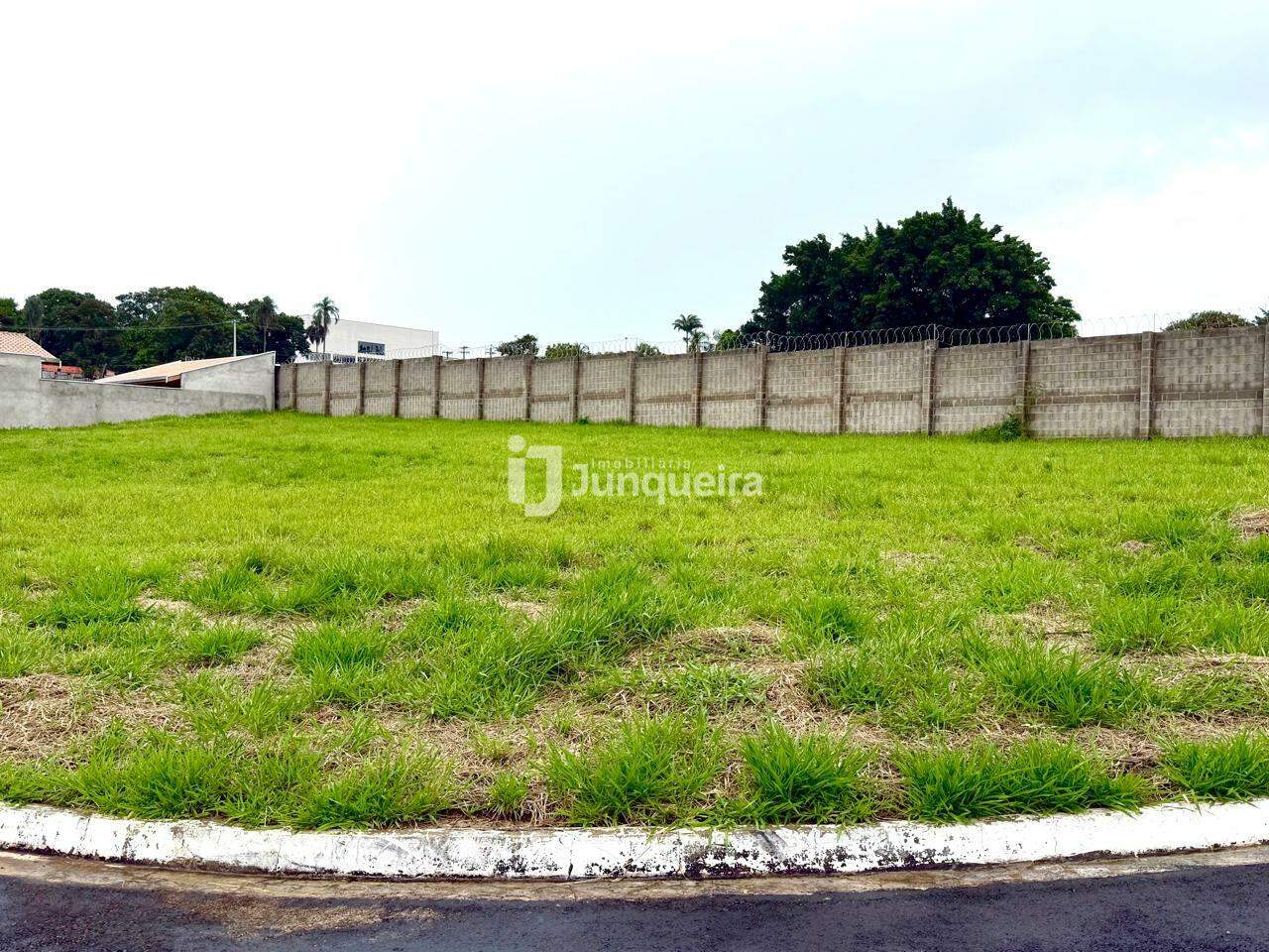 Terreno em Condomínio à venda no Terras do Sinhô III, no bairro Terras do Sinhô lll em Piracicaba - SP