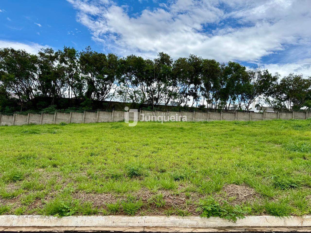 Terreno em Condomínio à venda no Terras do Sinhô III, no bairro Terras do Sinhô lll em Piracicaba - SP
