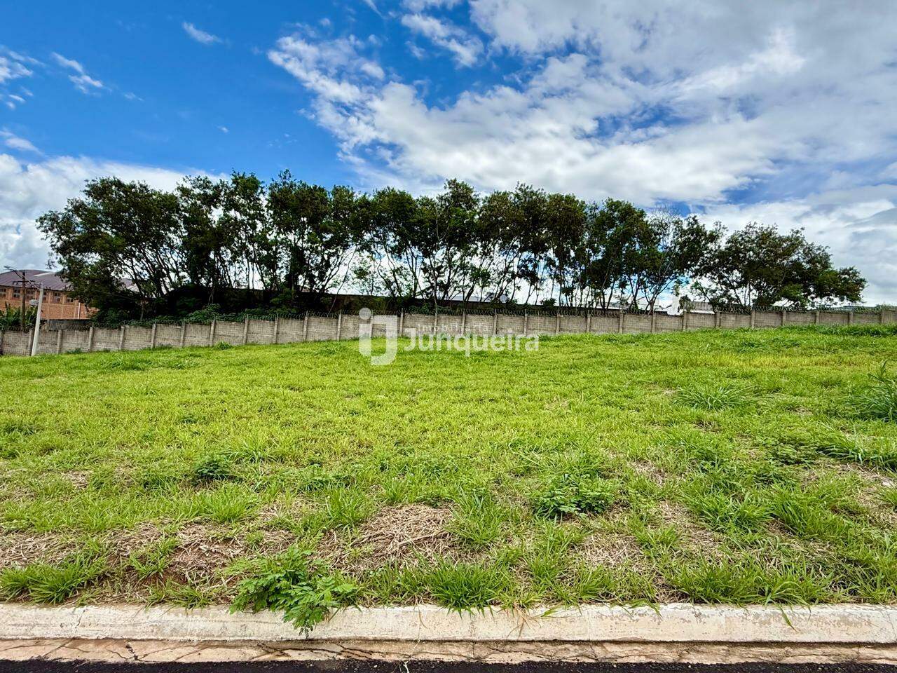 Terreno em Condomínio à venda no Terras do Sinhô III, no bairro Terras do Sinhô lll em Piracicaba - SP