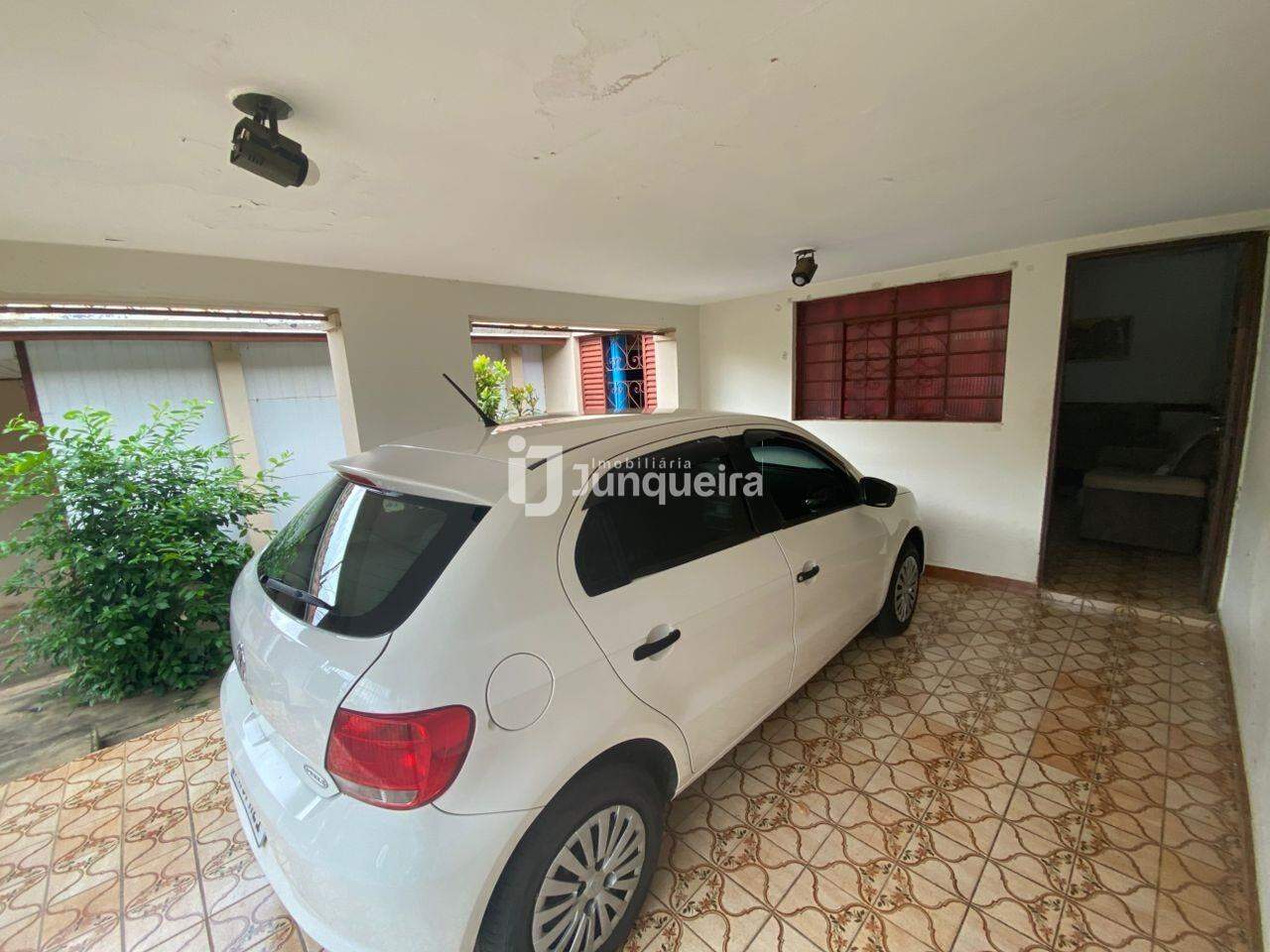Casa à venda, 4 quartos, 3 vagas, no bairro Santa Terezinha em Piracicaba - SP