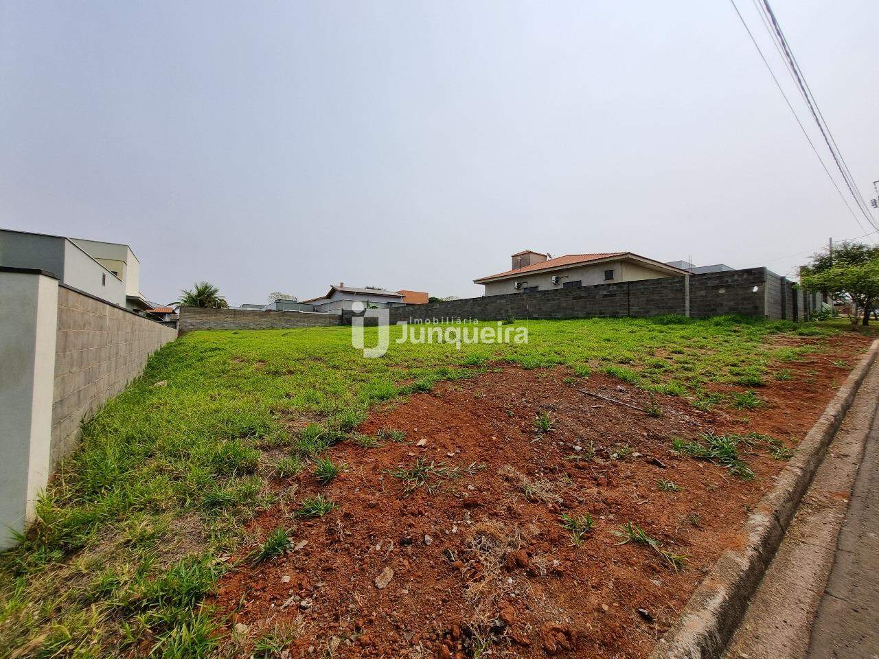 Terreno em Condomínio à venda no Morada dos Pássaros, no bairro Morada dos Pássaros em Rio das Pedras - SP