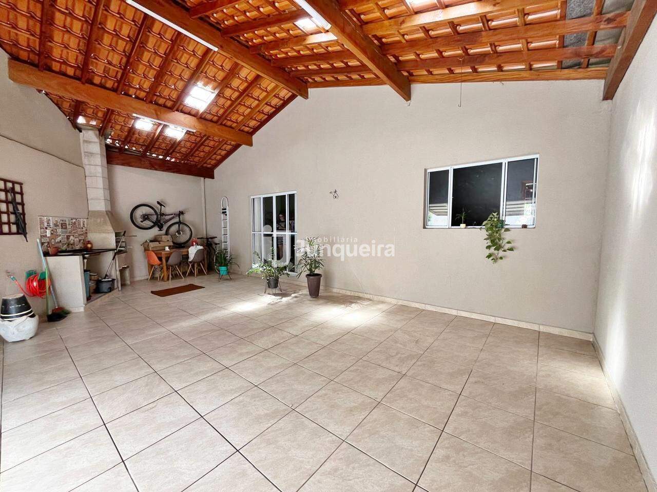 Casa à venda, 2 quartos, 3 vagas, no bairro Vale do Sol em Piracicaba - SP