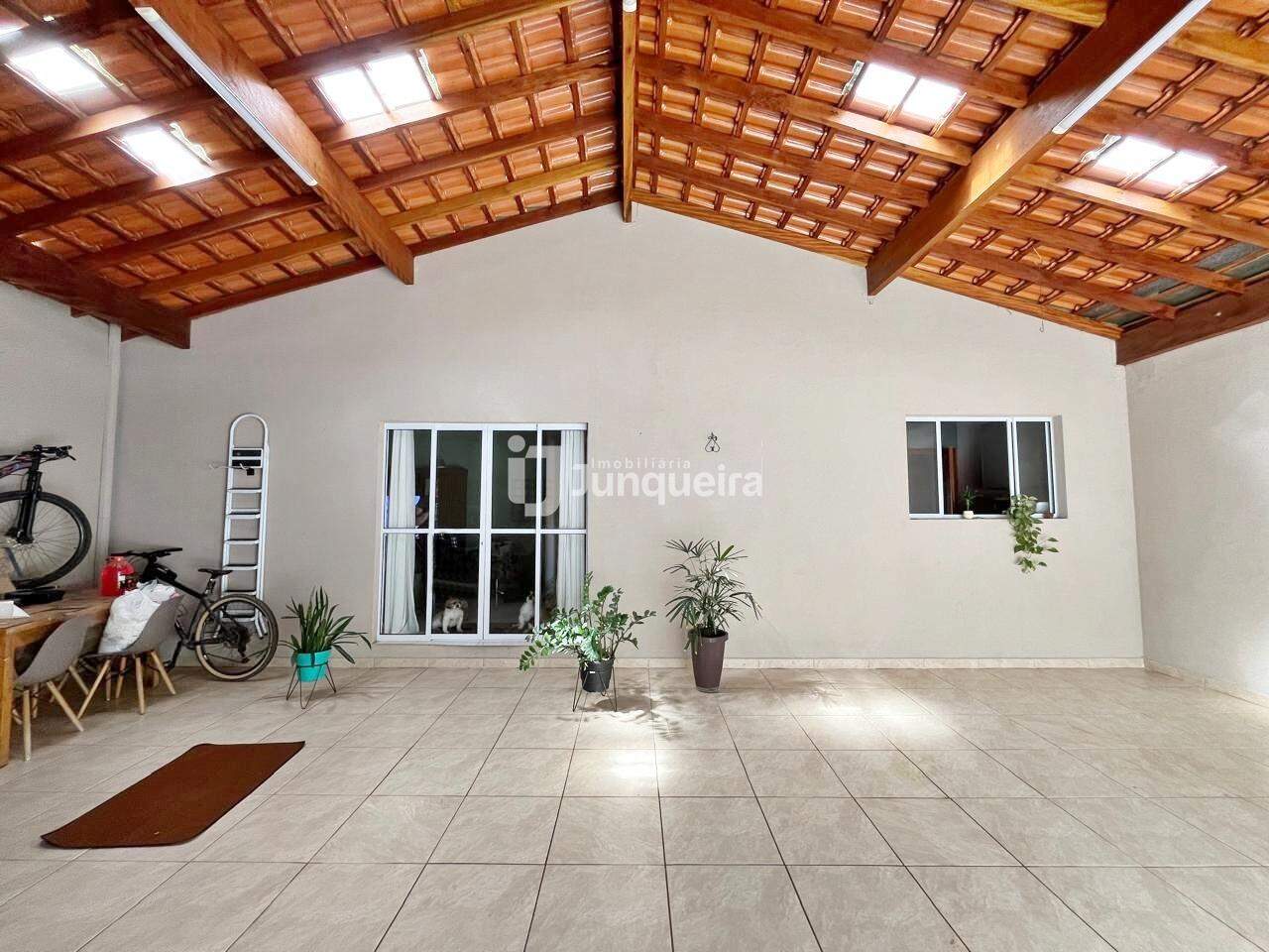 Casa à venda, 2 quartos, 3 vagas, no bairro Vale do Sol em Piracicaba - SP