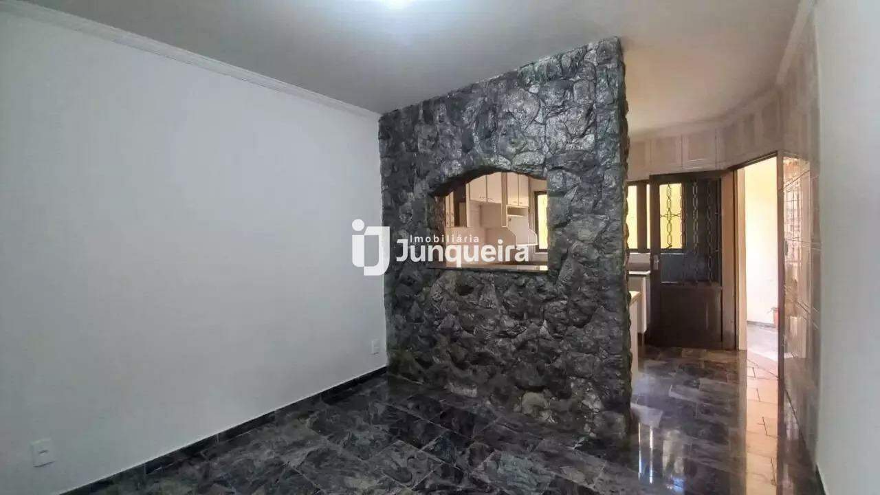 Casa para alugar, 2 quartos, 2 vagas, no bairro Santa Terezinha em Piracicaba - SP
