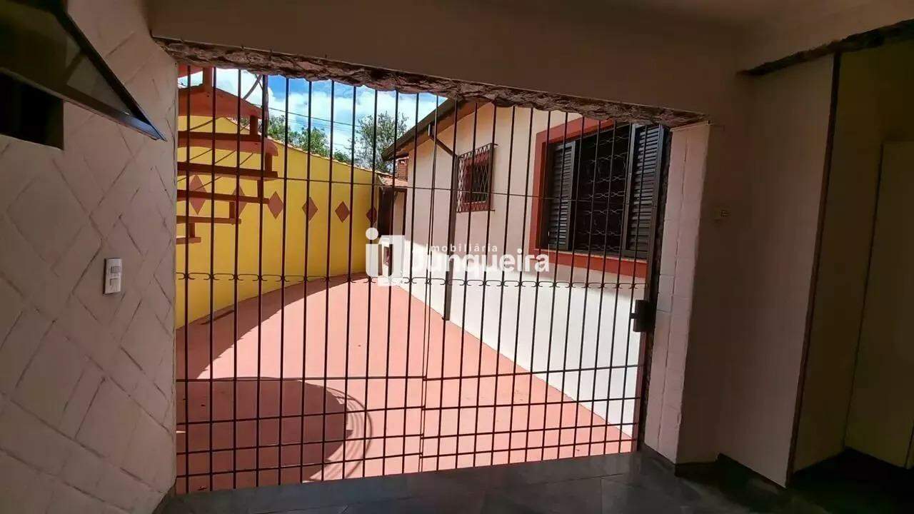 Casa para alugar, 2 quartos, 2 vagas, no bairro Santa Terezinha em Piracicaba - SP