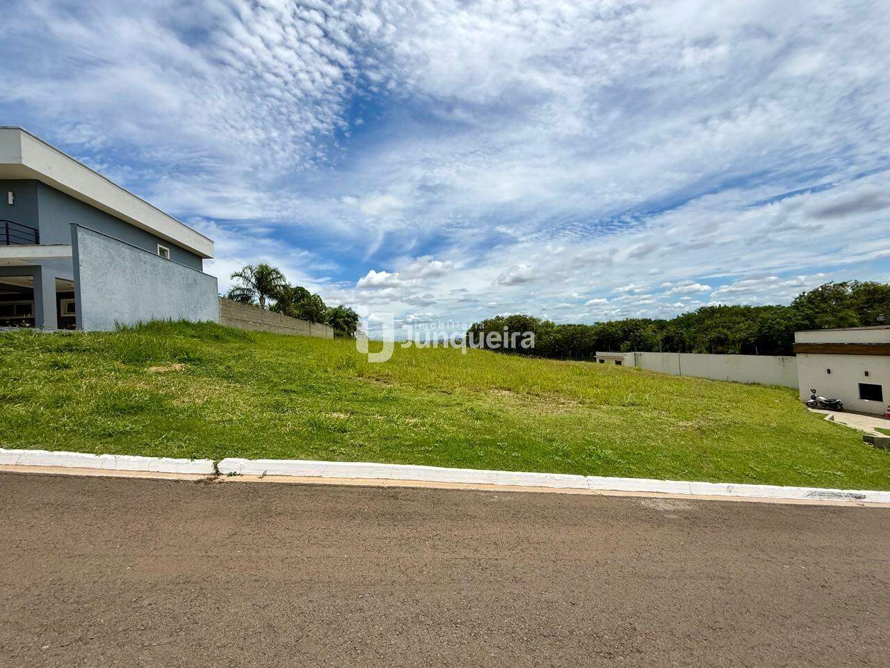 Terreno em Condomínio à venda no Park Campestre II, no bairro Park Campestre II em Piracicaba - SP