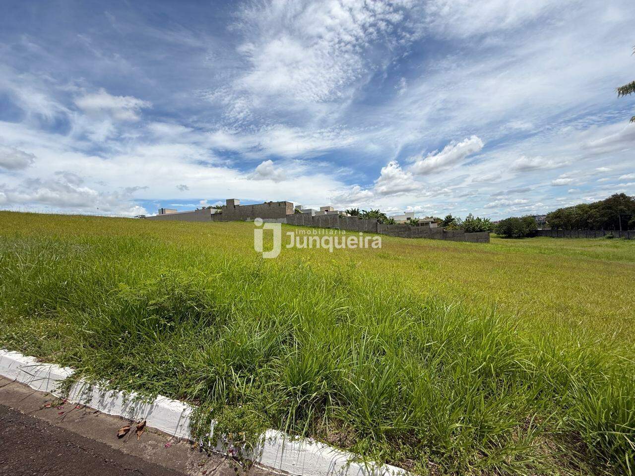 Terreno em Condomínio à venda no Park Campestre II, no bairro Park Campestre II em Piracicaba - SP