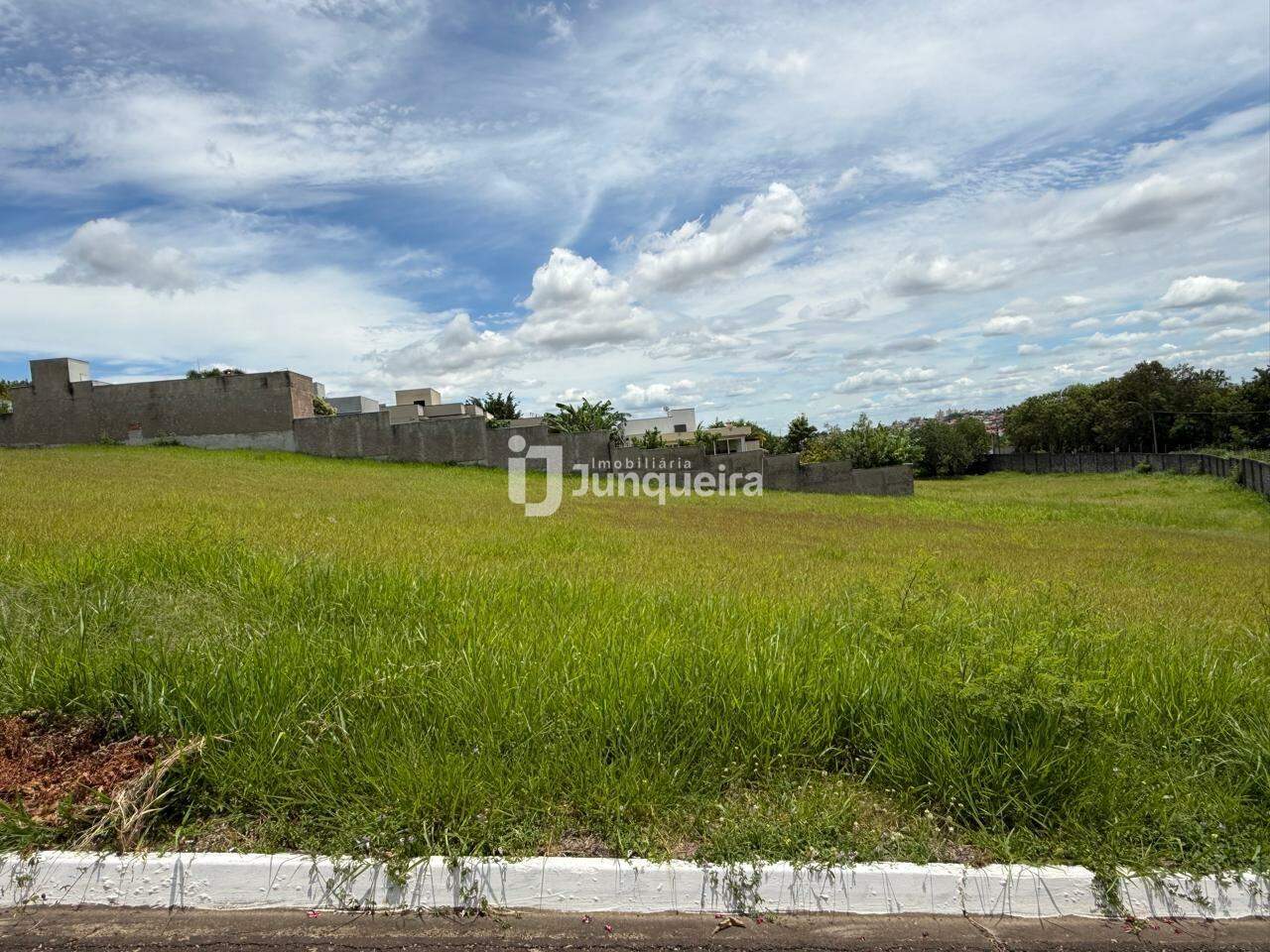 Terreno em Condomínio à venda no Park Campestre II, no bairro Park Campestre II em Piracicaba - SP