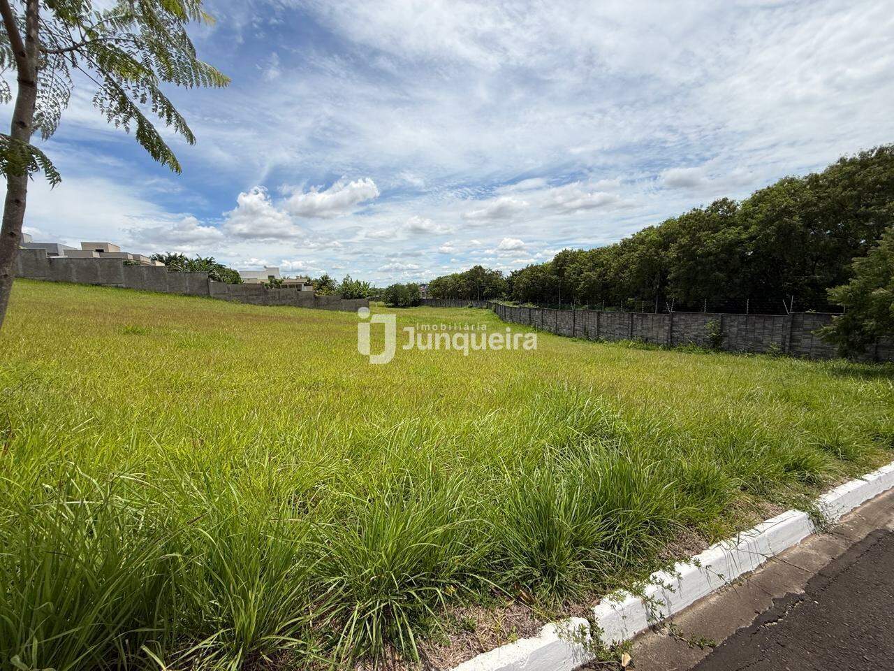 Terreno em Condomínio à venda no Park Campestre II, no bairro Park Campestre II em Piracicaba - SP