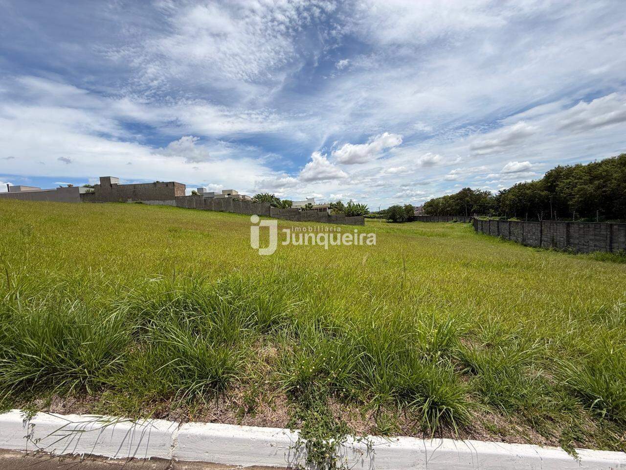 Terreno em Condomínio à venda no Park Campestre II, no bairro Park Campestre II em Piracicaba - SP