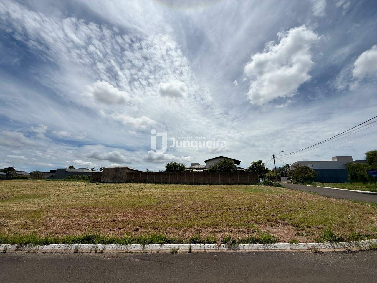 Terreno em Condomínio à venda no Park Campestre II, no bairro Park Campestre II em Piracicaba - SP