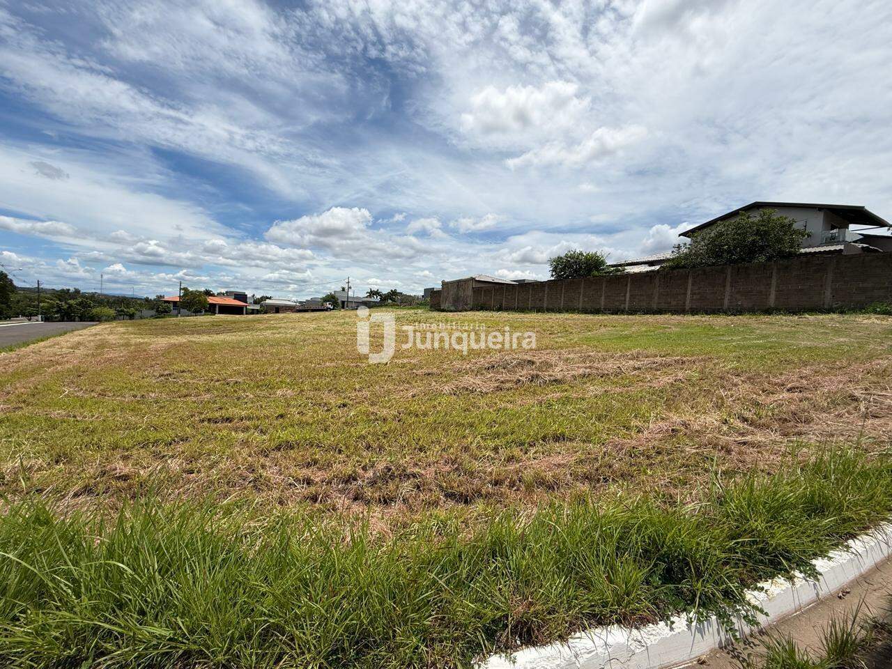 Terreno em Condomínio à venda no Park Campestre II, no bairro Park Campestre II em Piracicaba - SP