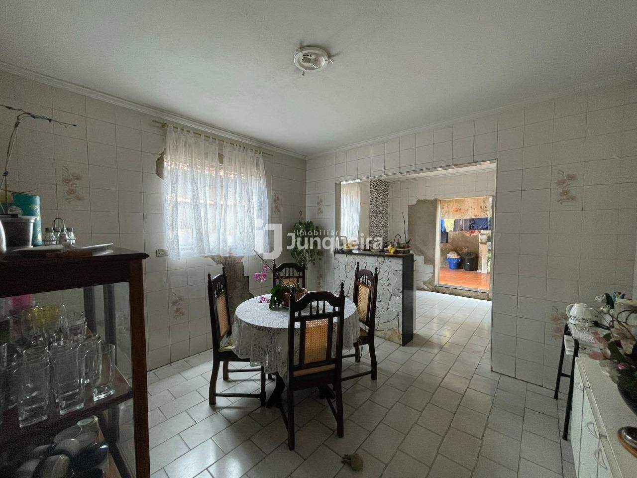 Casa à venda, 3 quartos, sendo 1 suíte, 2 vagas, no bairro Vila Rezende em Piracicaba - SP