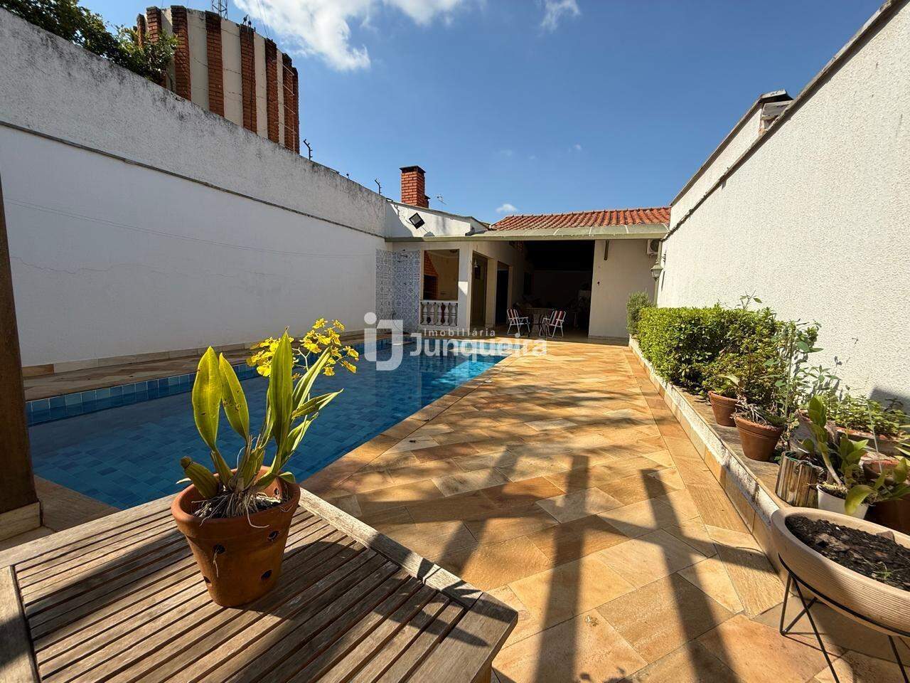 Casa à venda, 2 quartos, sendo 1 suíte, 3 vagas, no bairro Nova Piracicaba em Piracicaba - SP