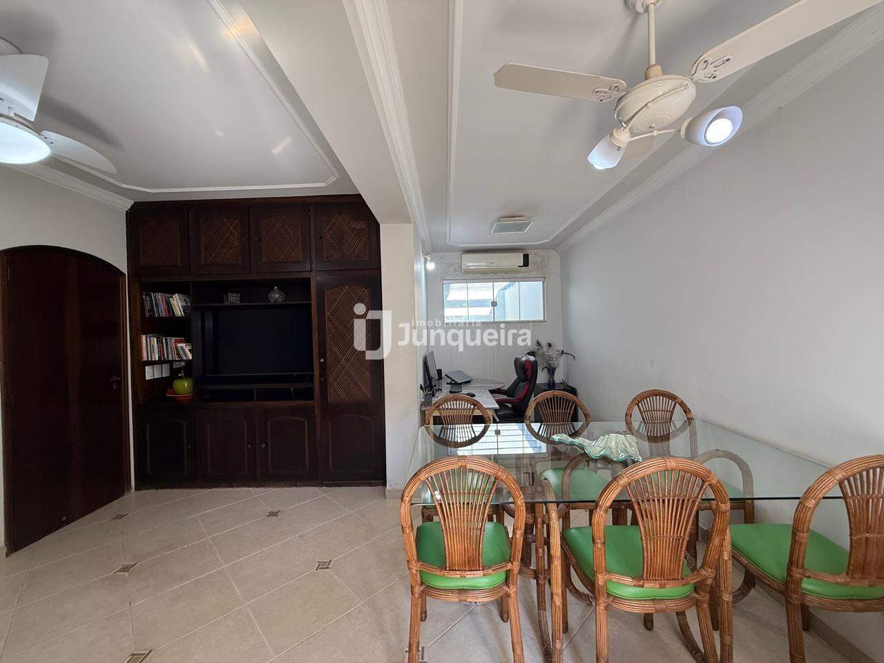 Casa à venda, 2 quartos, sendo 1 suíte, 3 vagas, no bairro Nova Piracicaba em Piracicaba - SP