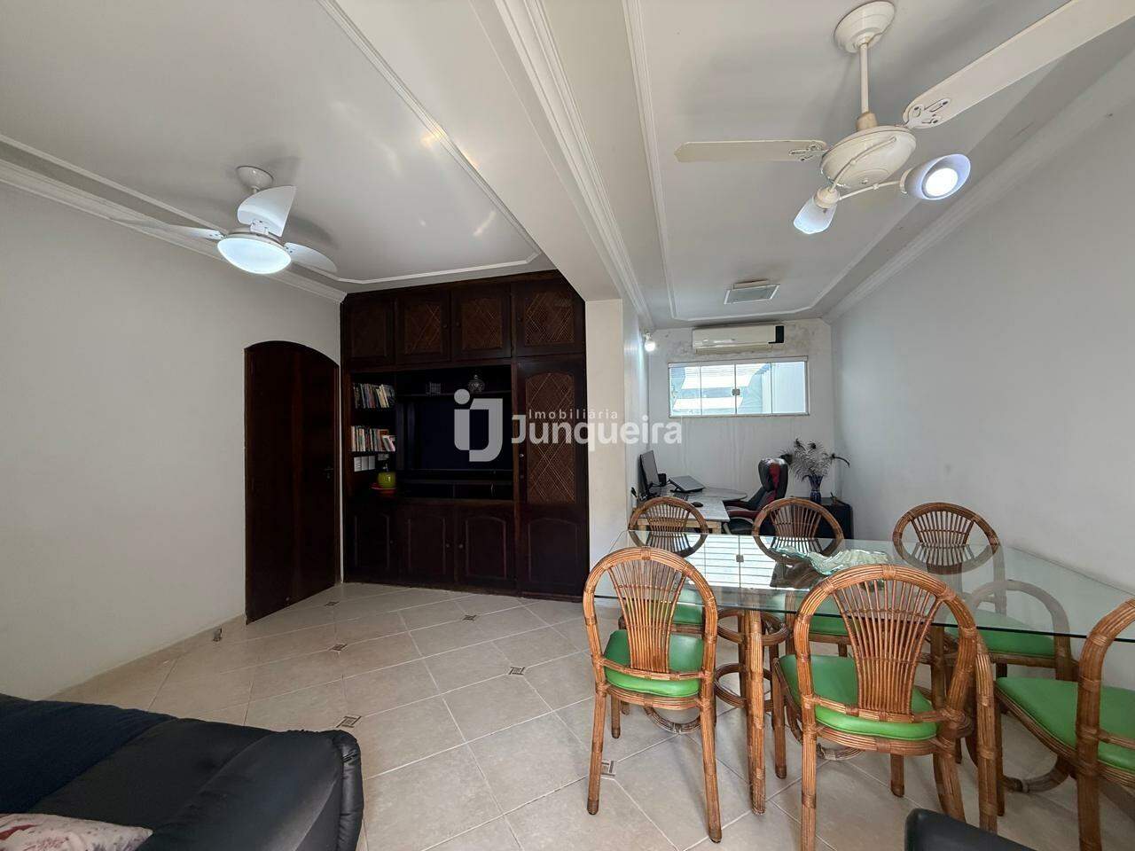 Casa à venda, 2 quartos, sendo 1 suíte, 3 vagas, no bairro Nova Piracicaba em Piracicaba - SP