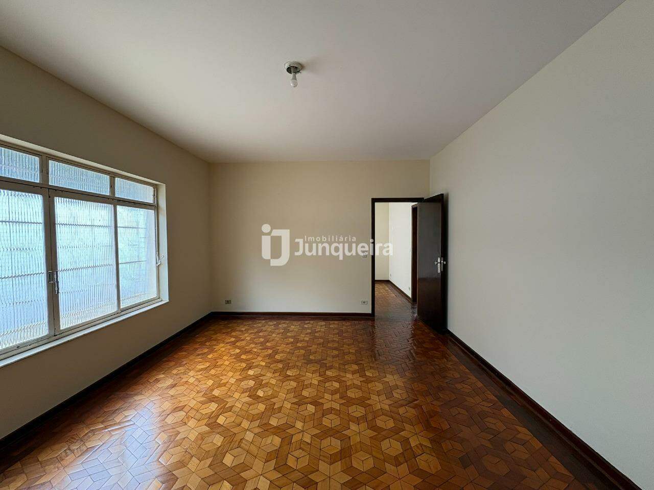 Casa à venda, 3 quartos, sendo 1 suíte, 4 vagas, no bairro Nova Piracicaba em Piracicaba - SP