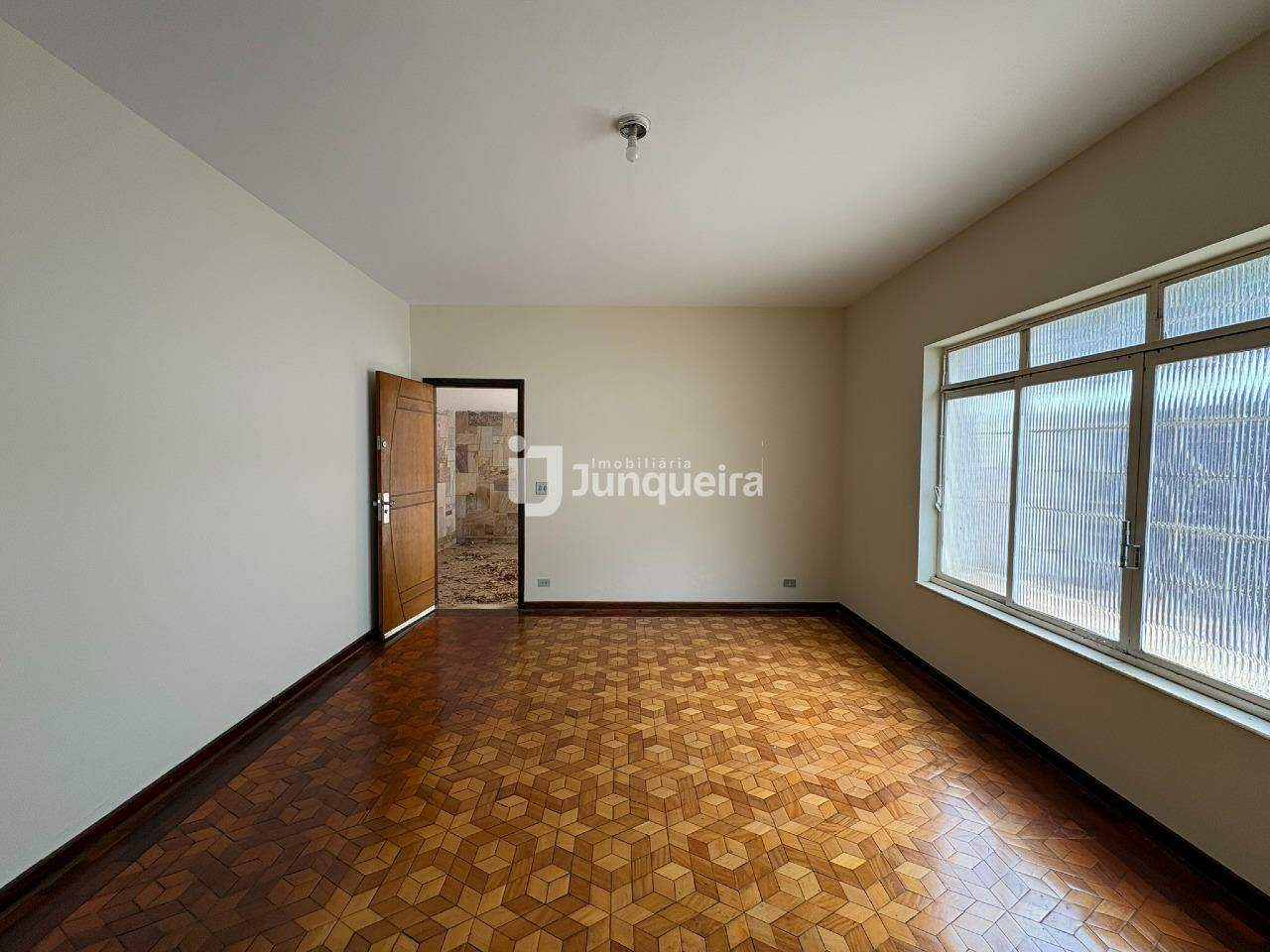 Casa à venda, 3 quartos, sendo 1 suíte, 4 vagas, no bairro Nova Piracicaba em Piracicaba - SP
