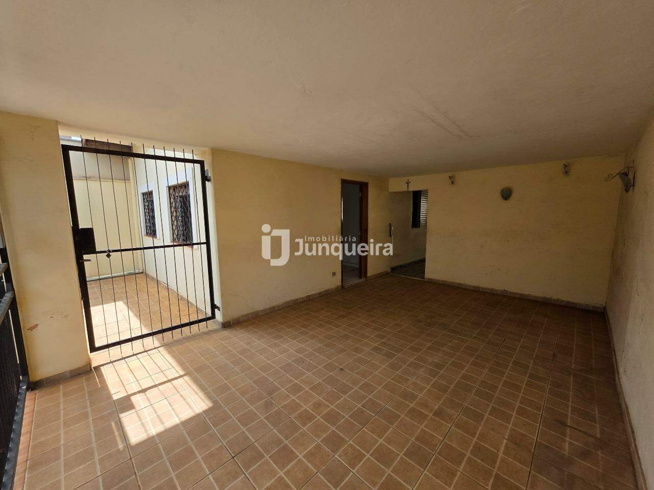 Casa à venda, 4 quartos, 2 vagas, no bairro Vila Independência em Piracicaba - SP