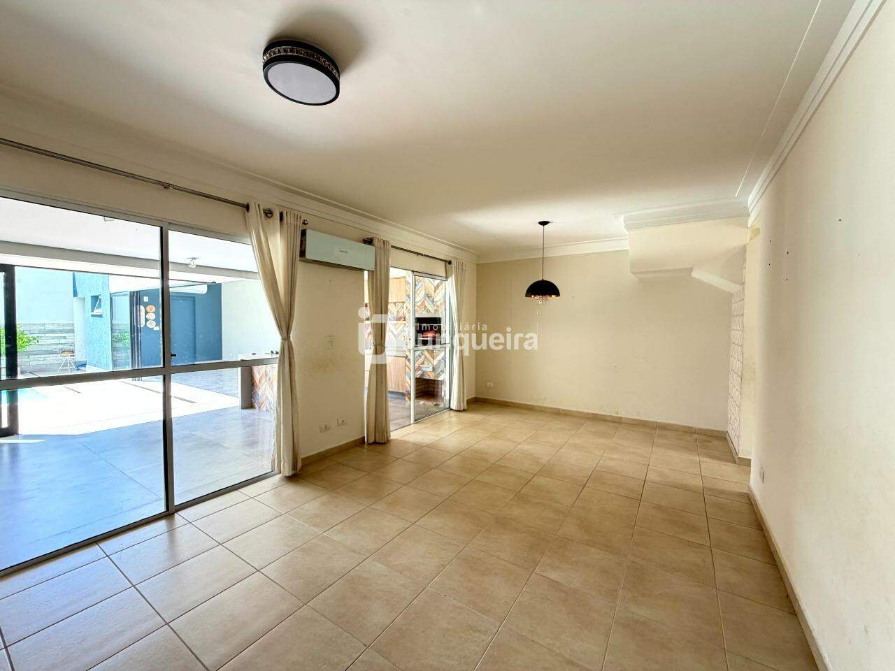 Casa em Condomínio à venda no Vila Laranjal, 3 quartos, sendo 1 suíte, 2 vagas, no bairro Vila Laranjal em Piracicaba - SP
