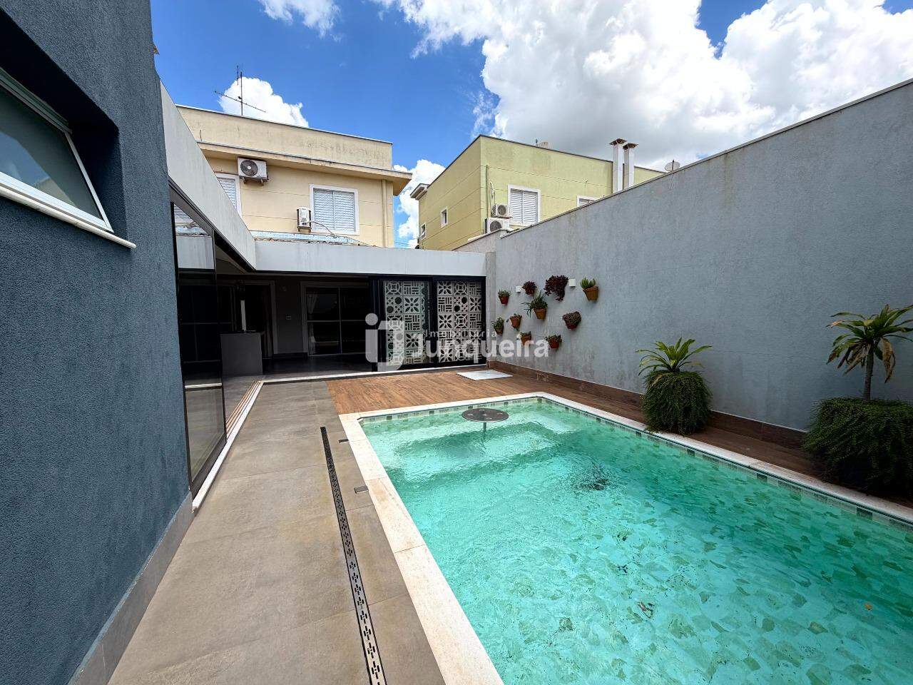 Casa em Condomínio à venda no Vila Laranjal, 3 quartos, sendo 1 suíte, 2 vagas, no bairro Vila Laranjal em Piracicaba - SP