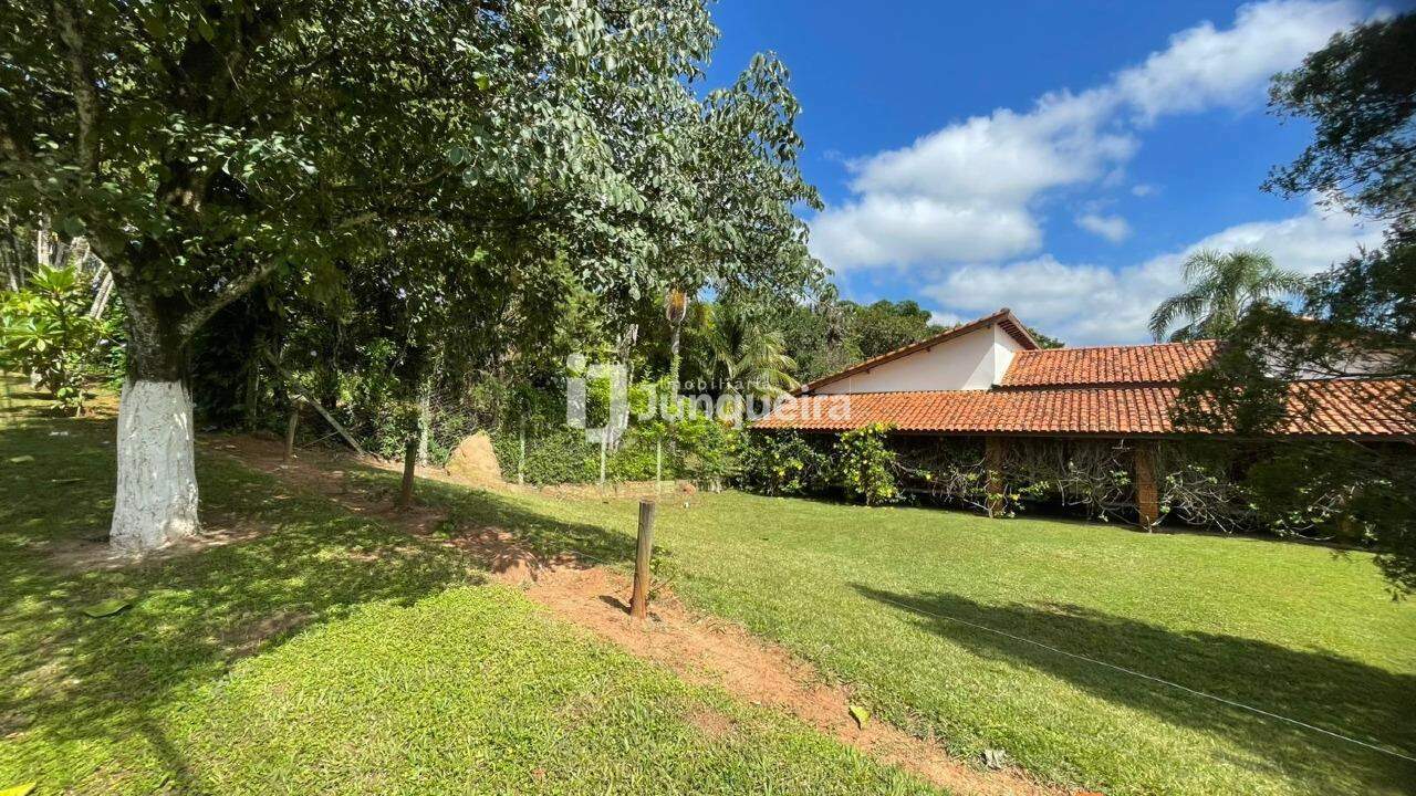 Chácara à venda, 4 quartos, sendo 2 suítes, 4 vagas, no bairro Botânico 2000 em São Pedro - SP