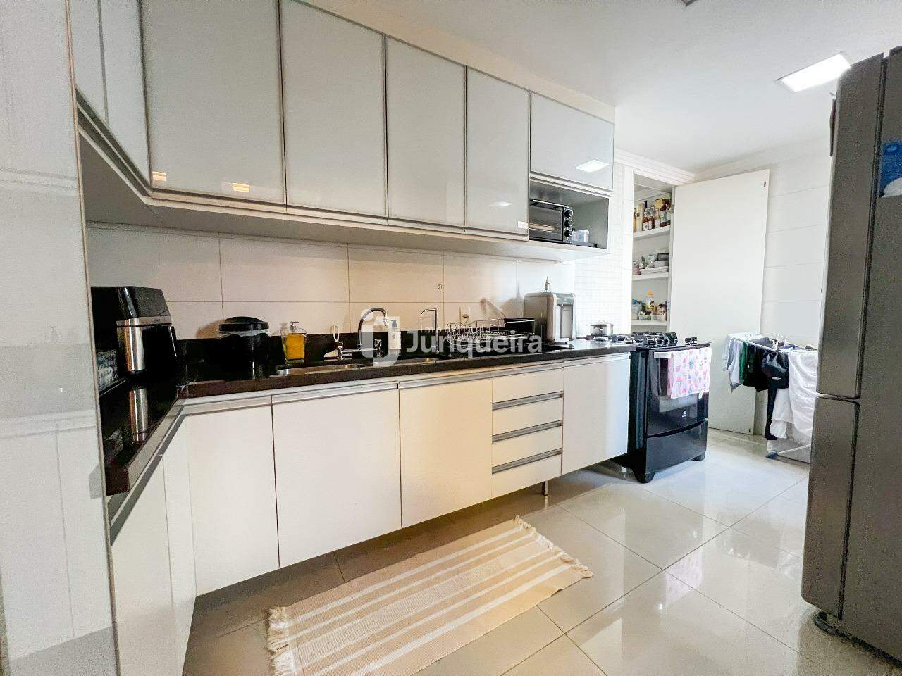 Apartamento à venda no Villa Lobos, 3 quartos, sendo 3 suítes, 3 vagas, no bairro Nova América em Piracicaba - SP
