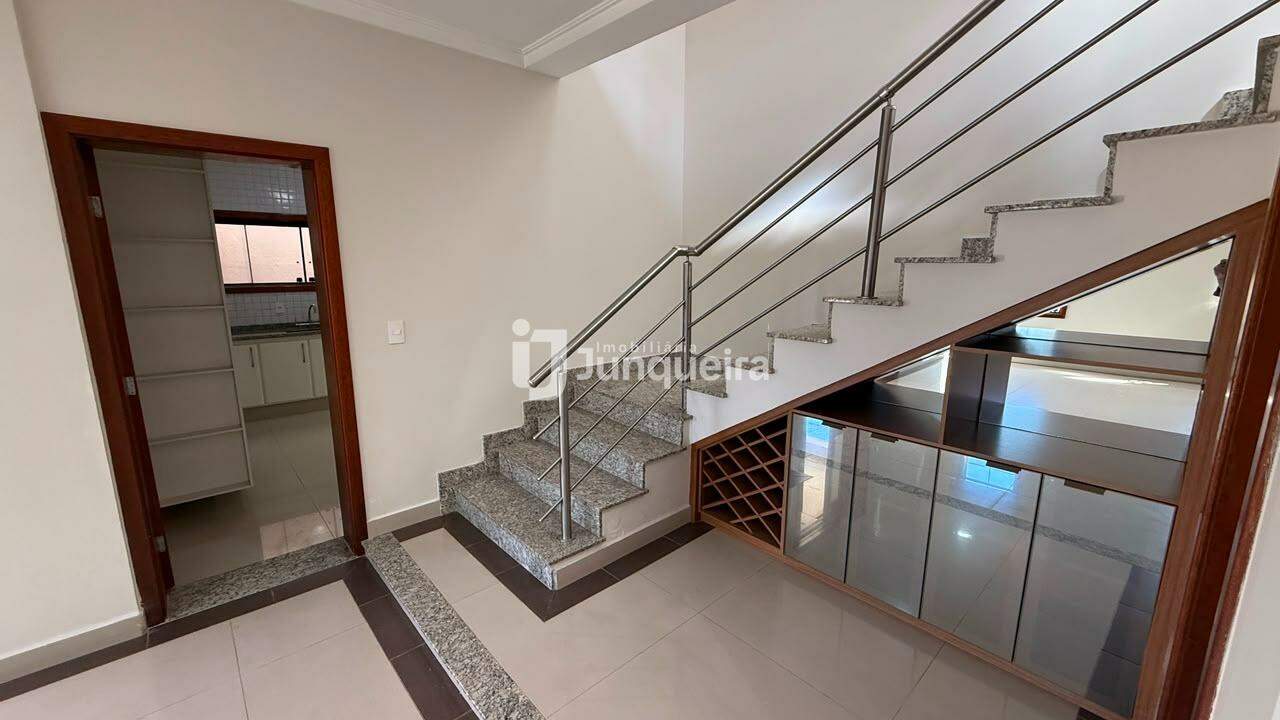 Casa em Condomínio para alugar no Terras de Piracicaba III , 5 quartos, sendo 1 suíte, 4 vagas, no bairro Terras de Piracicaba III em Piracicaba - SP