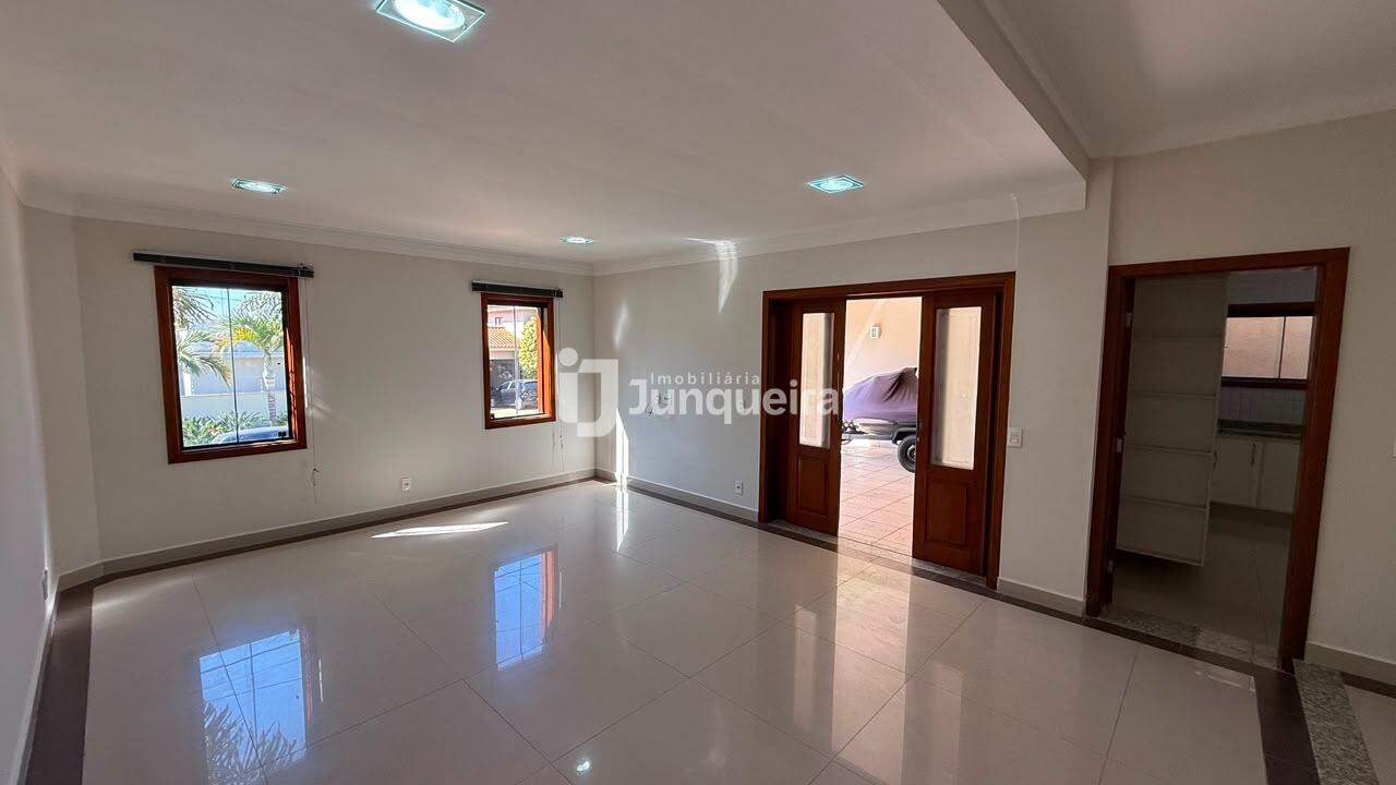 Casa em Condomínio para alugar no Terras de Piracicaba III , 5 quartos, sendo 1 suíte, 4 vagas, no bairro Terras de Piracicaba III em Piracicaba - SP