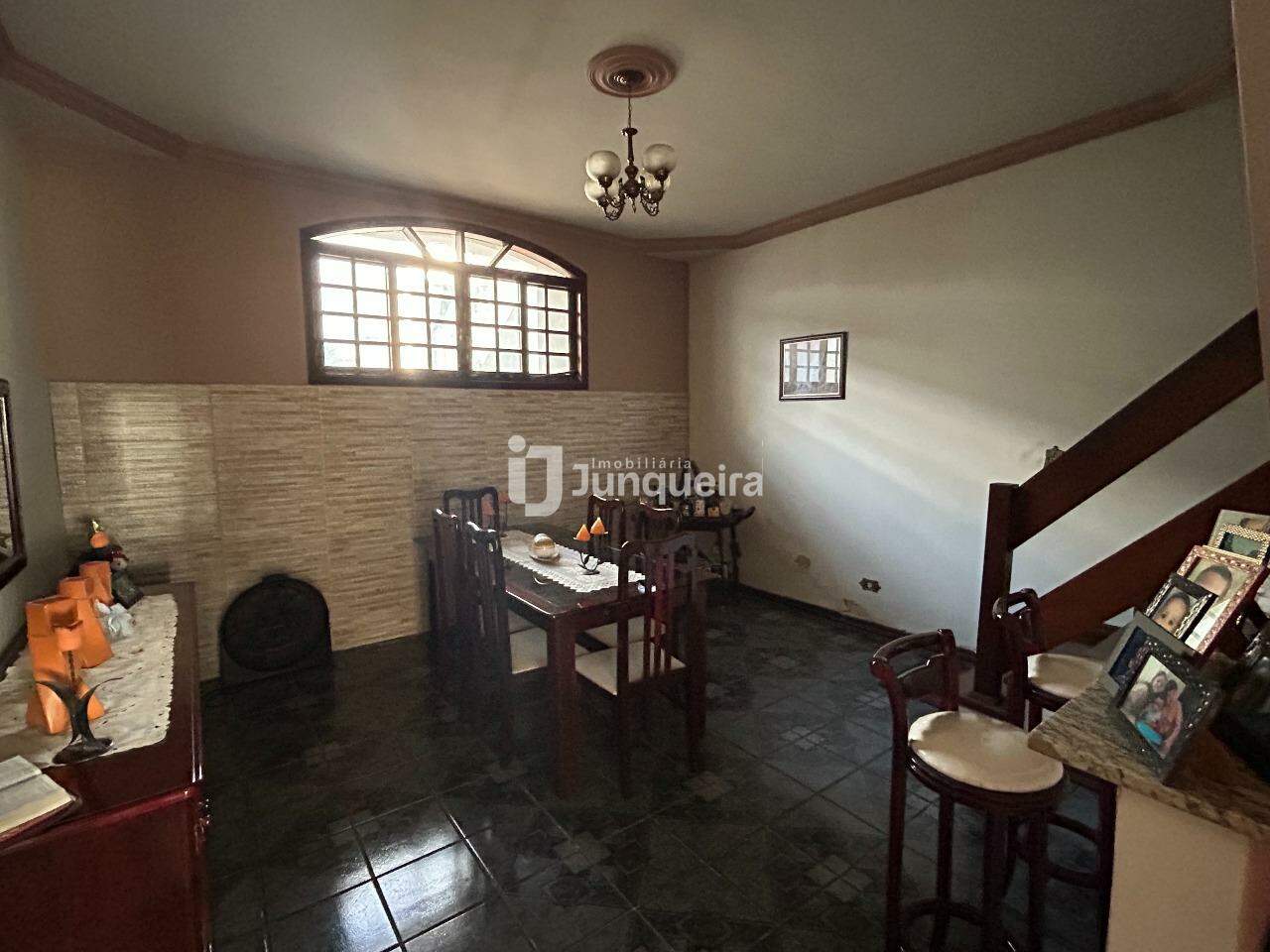 Casa à venda, 3 quartos, sendo 1 suíte, no bairro Castelinho em Piracicaba - SP