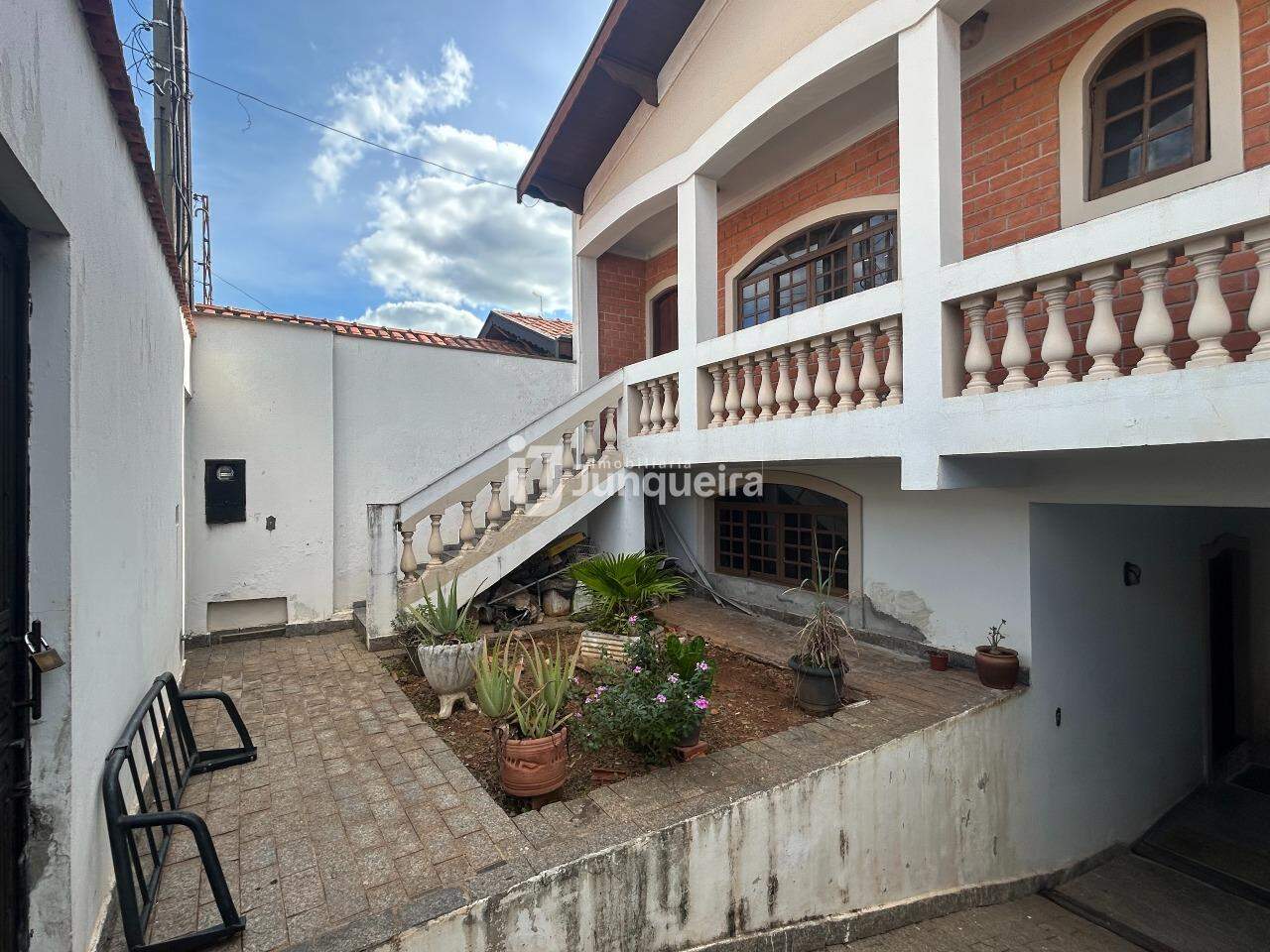 Casa à venda, 3 quartos, sendo 1 suíte, no bairro Castelinho em Piracicaba - SP