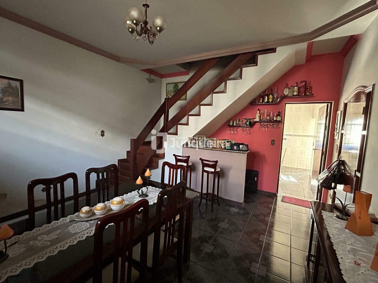 Casa à venda, 3 quartos, sendo 1 suíte, no bairro Castelinho em Piracicaba - SP