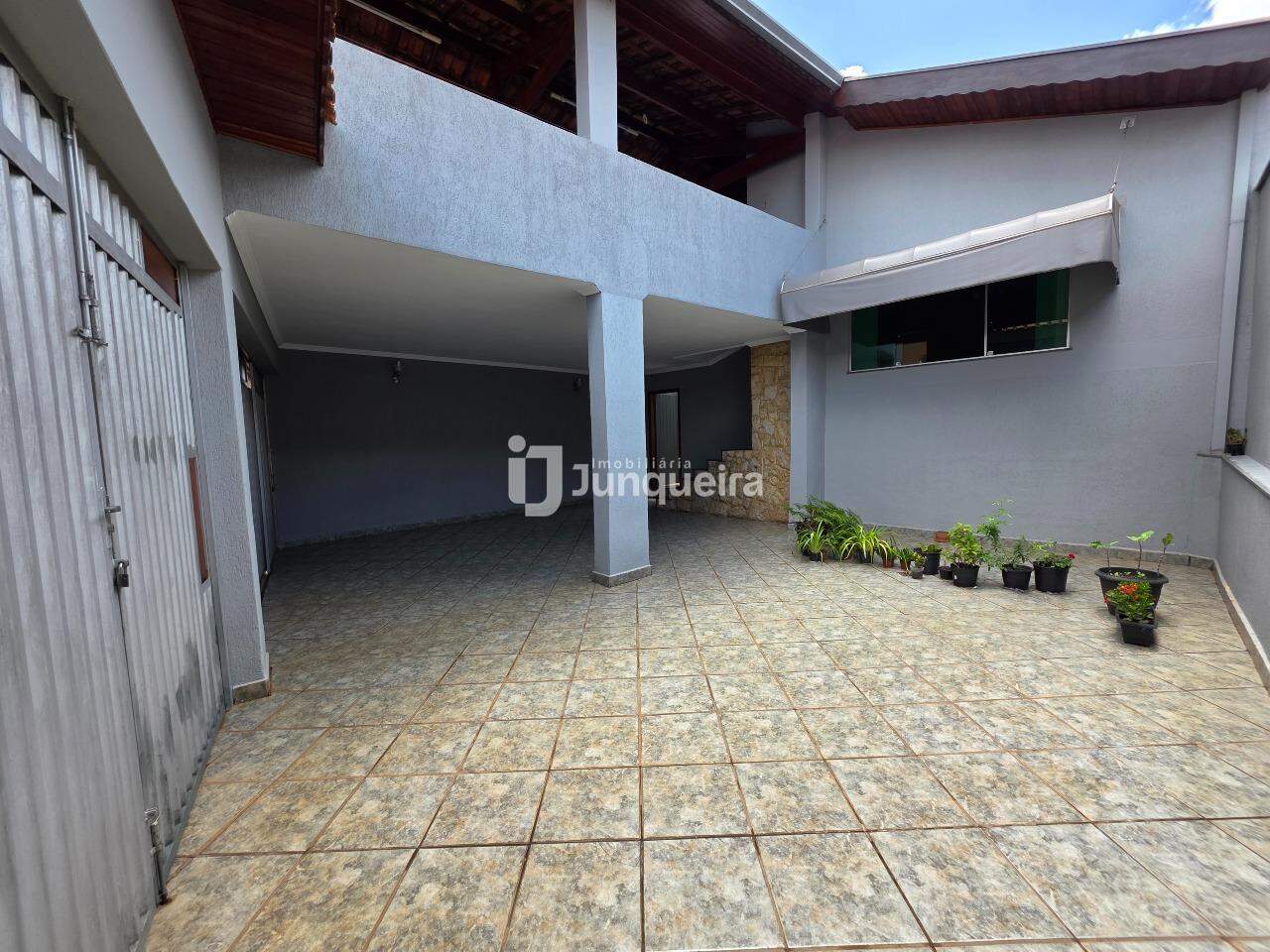 Casa à venda, 3 quartos, sendo 2 suítes, 4 vagas, no bairro Piracicamirim em Piracicaba - SP