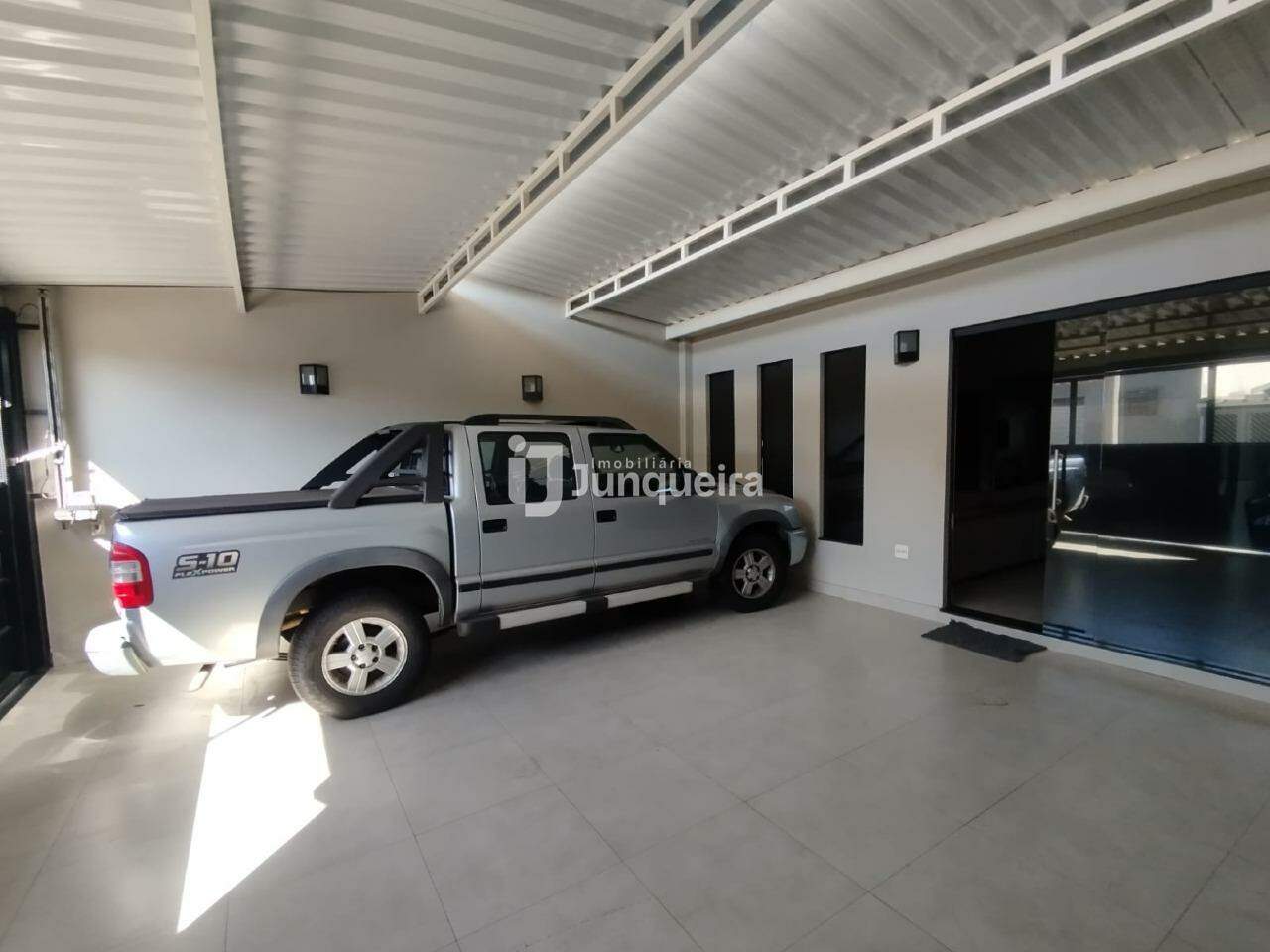 Casa à venda, 3 quartos, sendo 1 suíte, 2 vagas, no bairro Jardim Monumento em Piracicaba - SP
