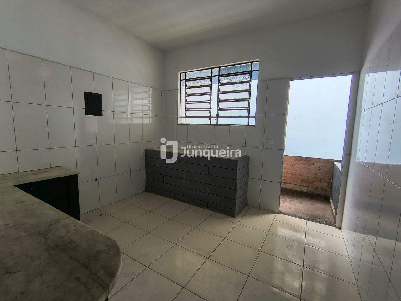 Casa Comercial à venda, 8 quartos, sendo 2 suítes, 4 vagas, no bairro Centro em Piracicaba - SP