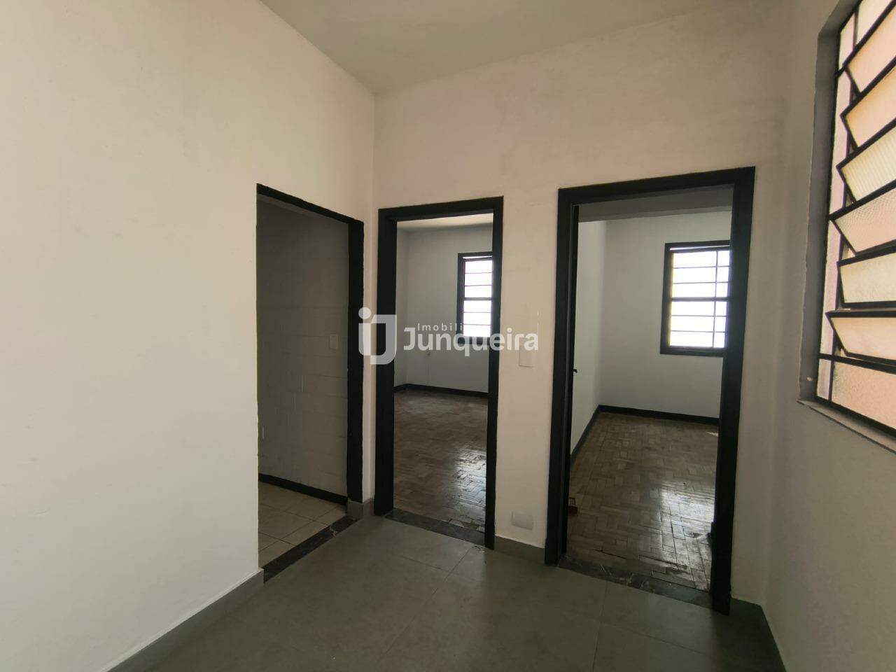 Casa Comercial à venda, 8 quartos, sendo 2 suítes, 4 vagas, no bairro Centro em Piracicaba - SP