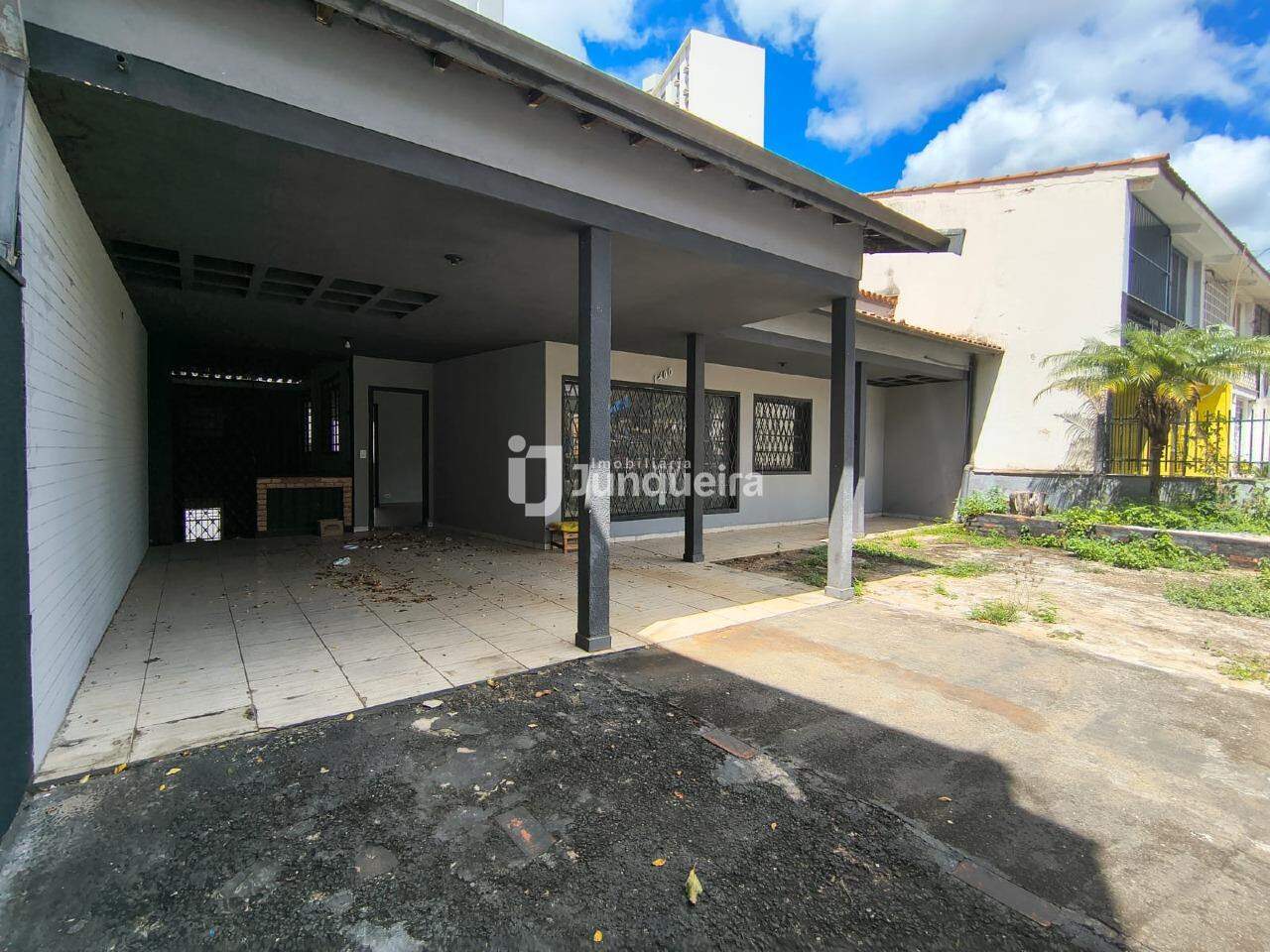 Casa Comercial à venda, 8 quartos, sendo 2 suítes, 4 vagas, no bairro Centro em Piracicaba - SP