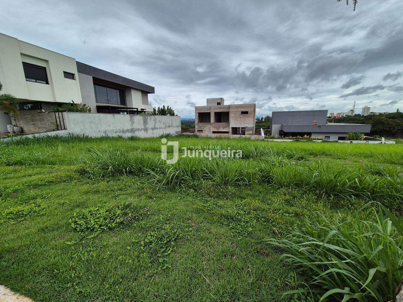 Terreno em Condomínio à venda no Morada do Engenho, no bairro Morada do Engenho  em Piracicaba - SP