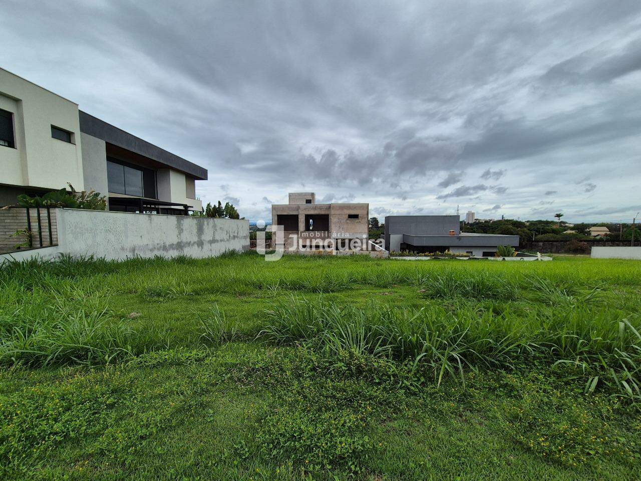 Terreno em Condomínio à venda no Morada do Engenho, no bairro Morada do Engenho  em Piracicaba - SP