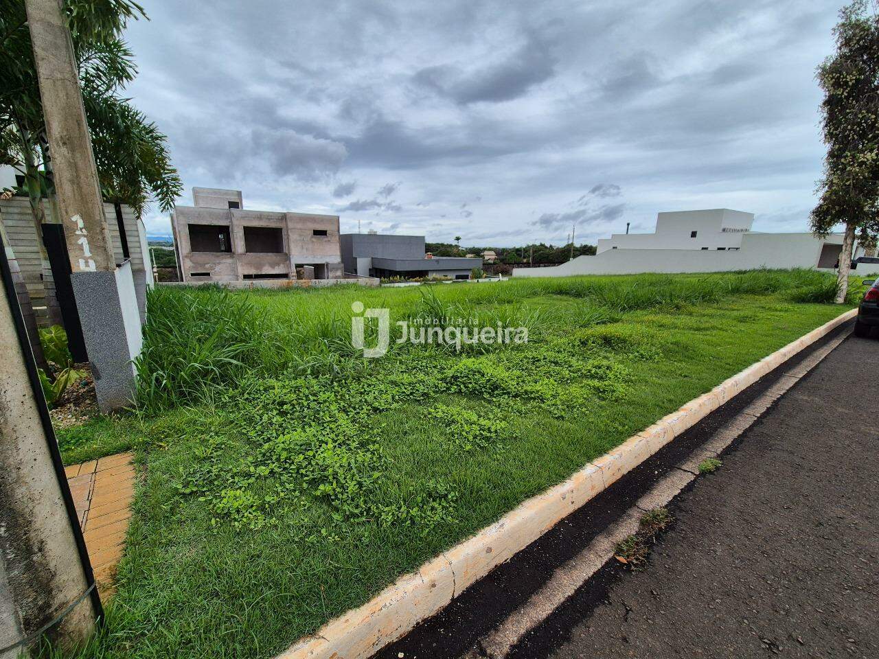 Terreno em Condomínio à venda no Morada do Engenho, no bairro Morada do Engenho  em Piracicaba - SP