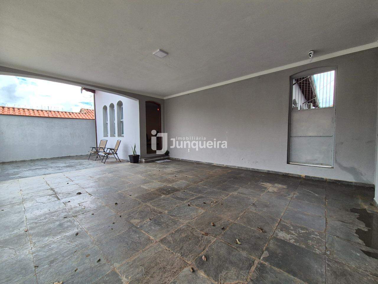 Casa à venda, 3 quartos, sendo 1 suíte, 3 vagas, no bairro Santa Rosa em Piracicaba - SP