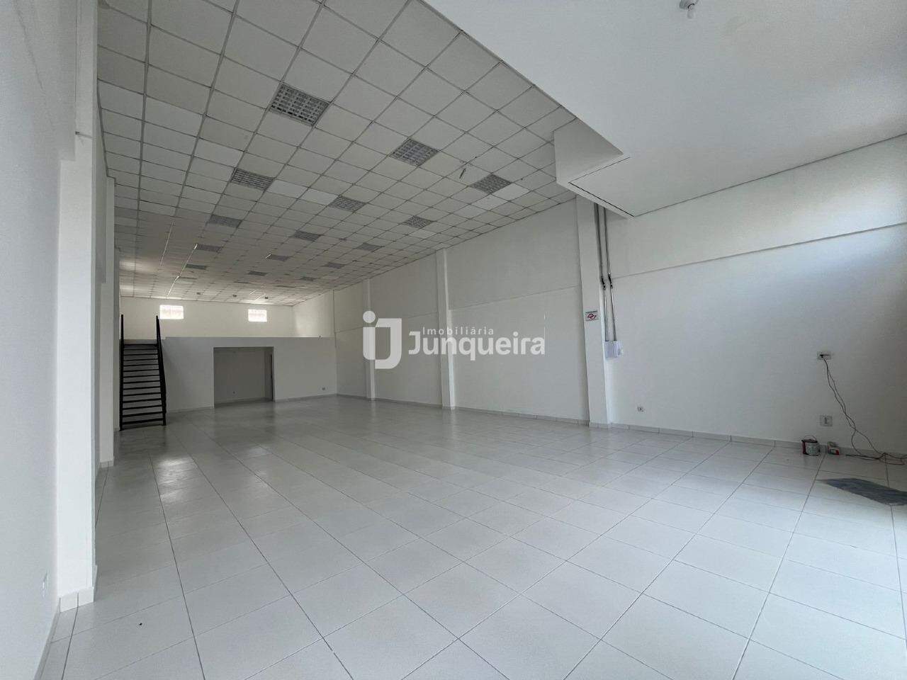 Salão para alugar, no bairro Centro em Piracicaba - SP